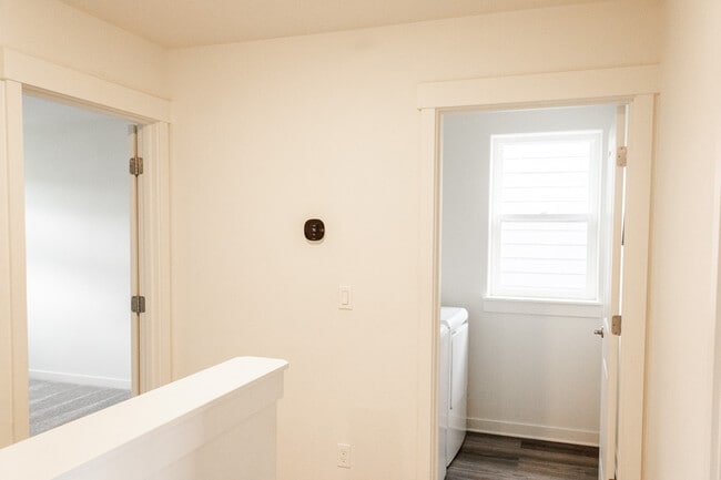 Building Photo - 289 NE Arrowhead Dr