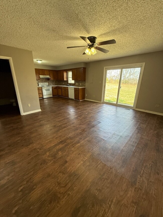 Building Photo - 136 Crestview Dr