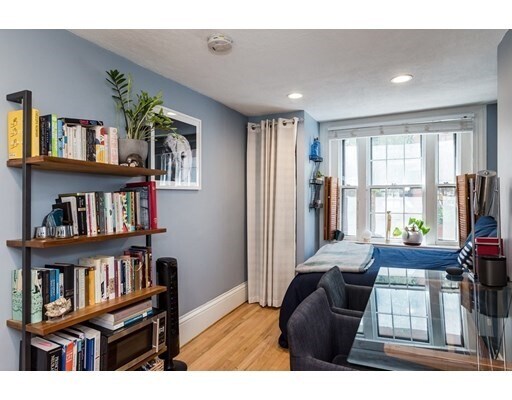 Primary Photo - 59 Pinckney St