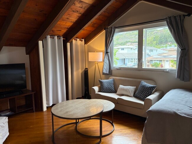 Building Photo - 437 Keolu Dr