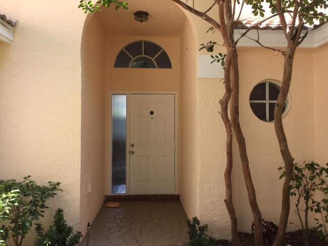 Building Photo - 1072 Siena Oaks Cir E
