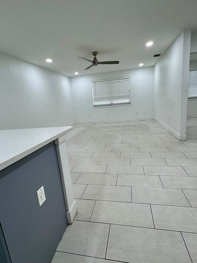 Dining / Living Room - 17255 SW 95th Ave