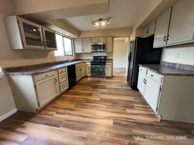 Foto del edificio - 2170 Wickes Rd