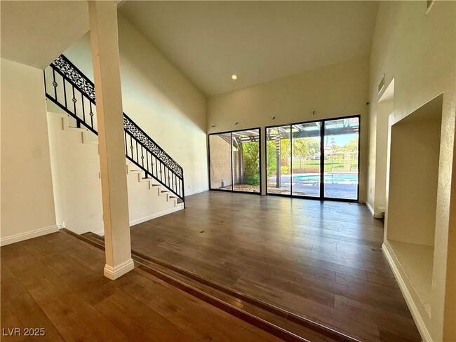 Foto del edificio - 920 Pinehurst Dr
