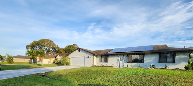 Building Photo - 881 SW General Patton Ter