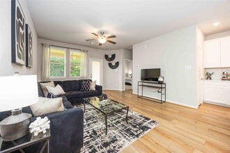 Building Photo - 7047 Silverleaf Oak St