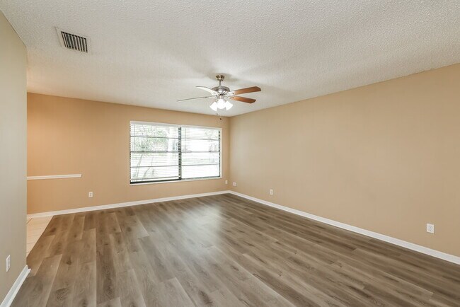 Foto del edificio - 167 NE Twylite Terrace