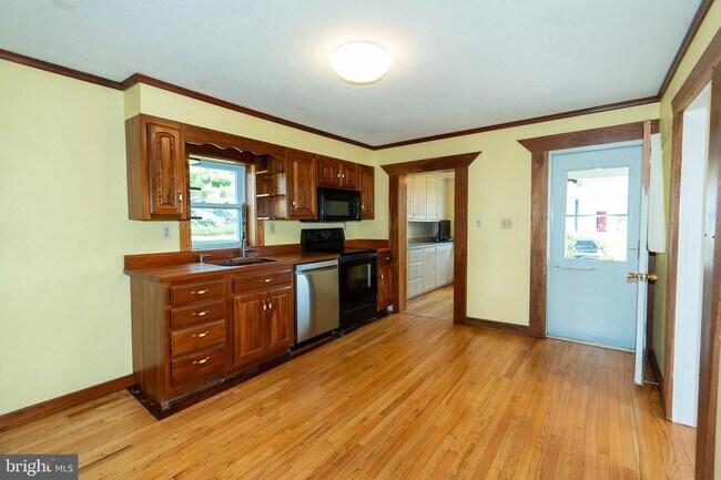 Foto del edificio - 4635-4637 Norrisville Rd