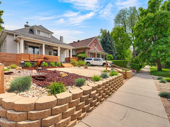 Foto del edificio - Fully Remodeled 3 Bed, 2.5 Bath Home for Rent- SLC