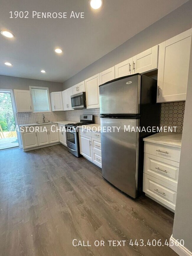 Building Photo - Brand new renovated townhouse with 3 bedro...