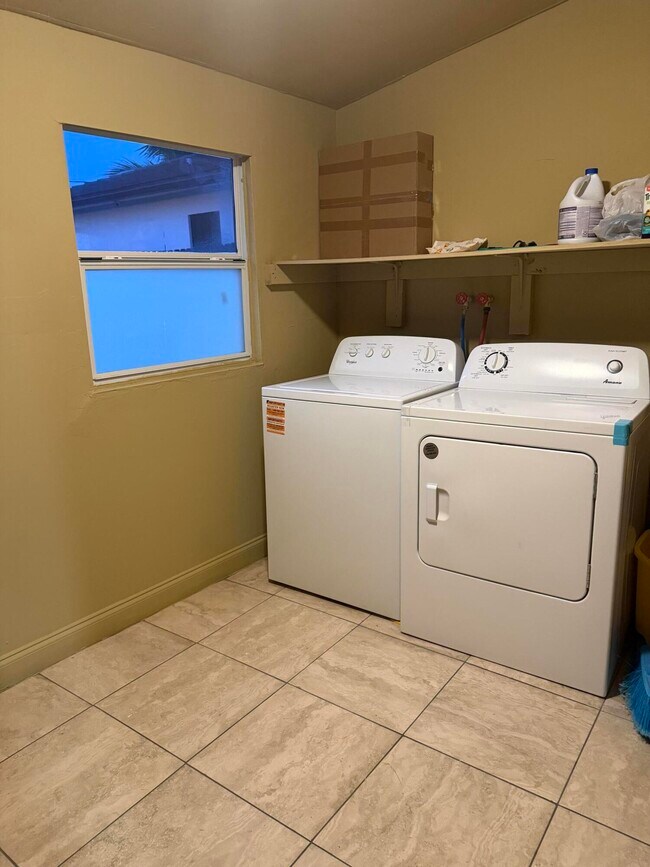 Foto del edificio - 4011 SW 28th St