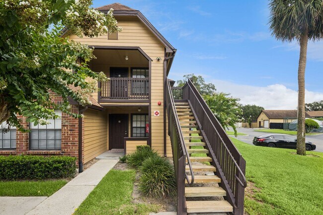 Building Photo - 1/1 Corner Unit in GATED ~ LAKEFRONT community in Altamonte Springs