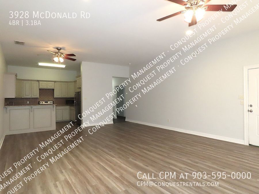 Foto principal - Spacious 4 Bdrm., 3.5 Bathroom! Negotiable...