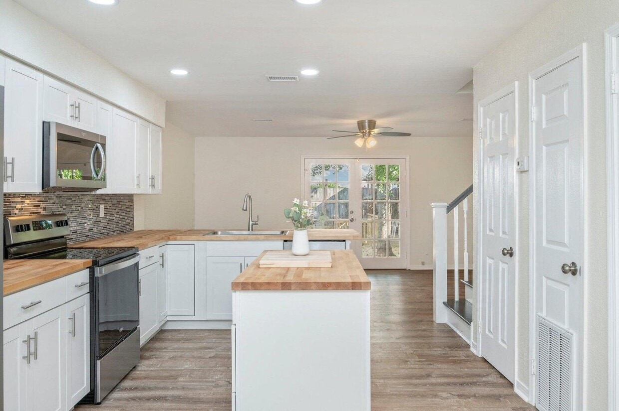 734 Legion Dr Unit 90, Destin, FL 32541 Room for Rent in Destin, FL