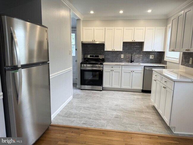 Building Photo - 12612 Flack St