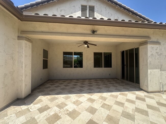 Building Photo - Spacious 4-Bedroom + Den, 4-Bath Home in Q...