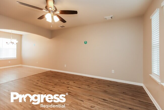 Foto del edificio - 6332 Mountain Pines Ln