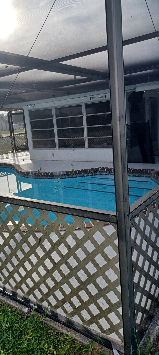 Foto del edificio - 1003 Leeland Heights Blvd E