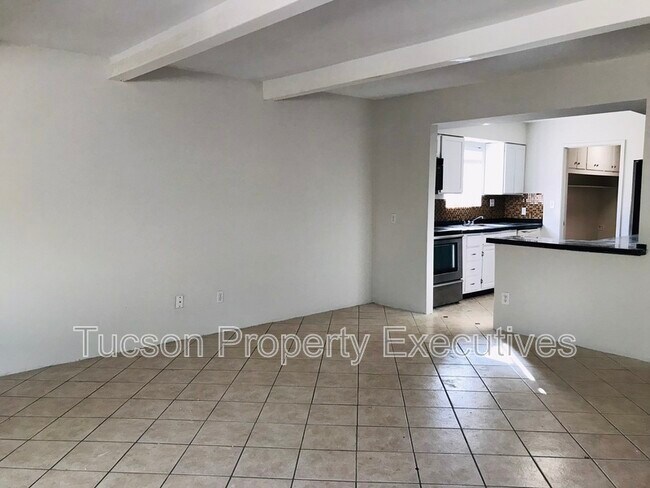 Foto del edificio - 7742 E Tanque Verde Ln