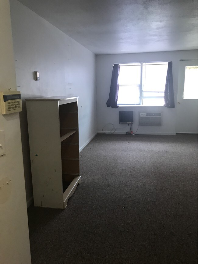 Foto del edificio - 6352 Saunders St