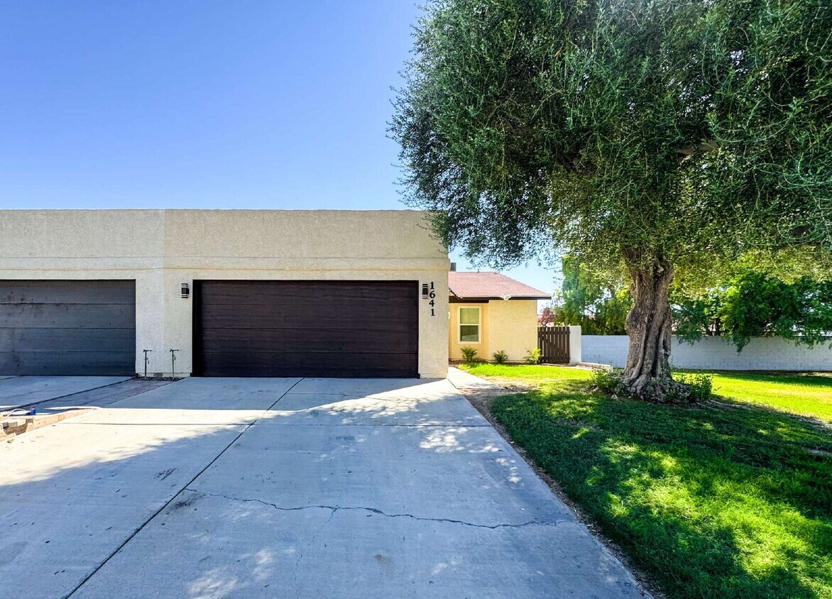 Primary Photo - "Newly Updated 3-Bedroom Duplex with 2 Ful...