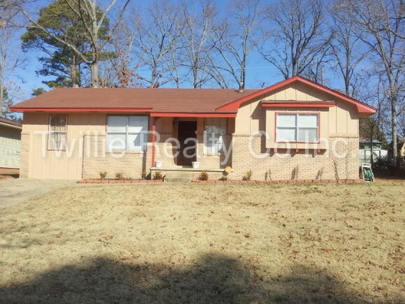 Primary Photo - 96 W Windsor Dr