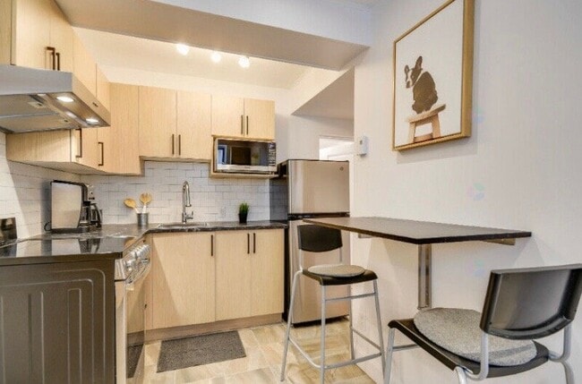 Building Photo - 4290 Av. Kent