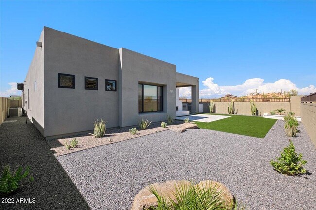 Foto del edificio - 12387 E Black Rock Rd