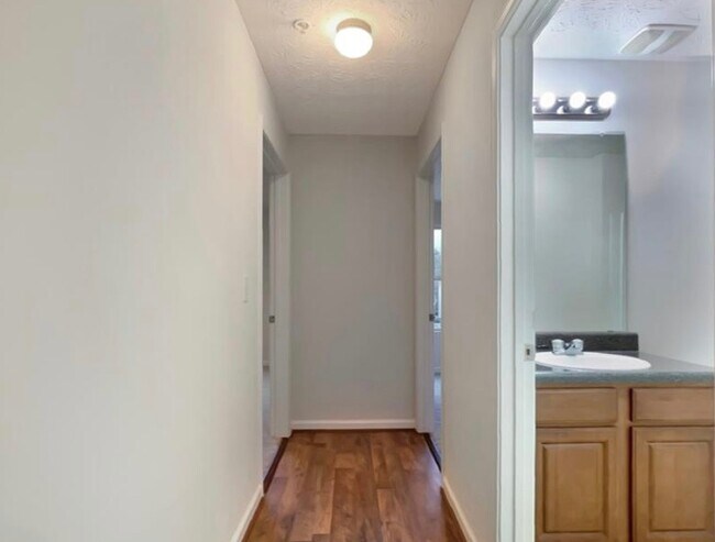 Building Photo - 13201 Fairington Ridge Cir