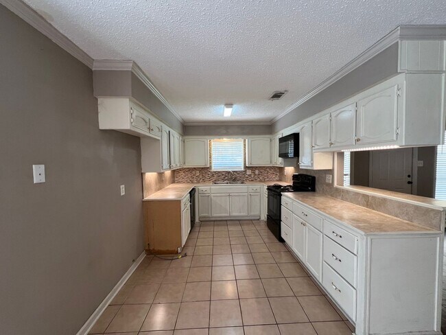 Building Photo - Shadow Bluff