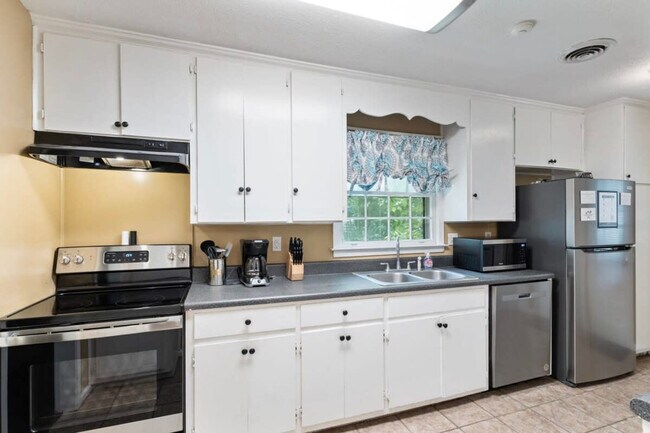 Foto del edificio - 4243 Vaughn Rd