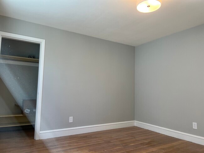 Bedroom - 84 Tyndall Ave