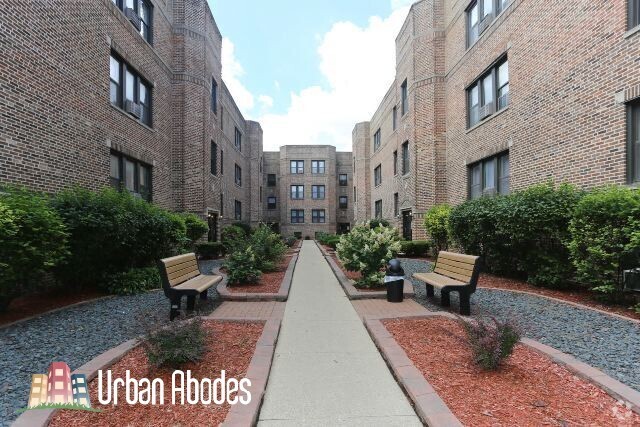 Building Photo - 3721 N Pine Grove Ave