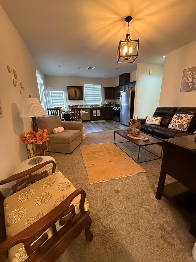 Foto del edificio - Beautifully appointed nearly new home