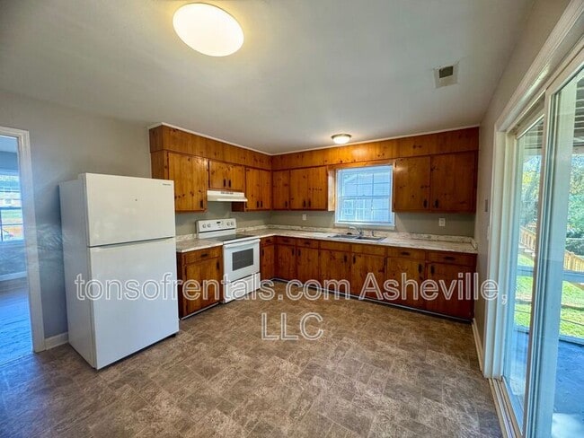 Foto del edificio - 1614 Brevard Rd