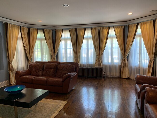 Foto del edificio - 6130 N Rockwell St