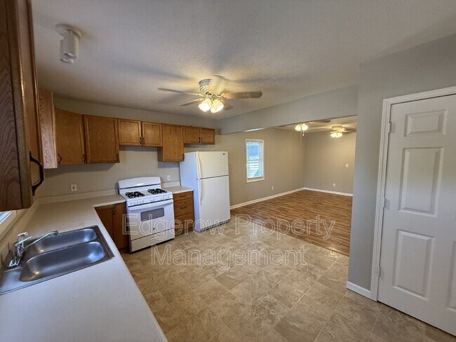 Foto del edificio - 1323 Broadway Ave NW
