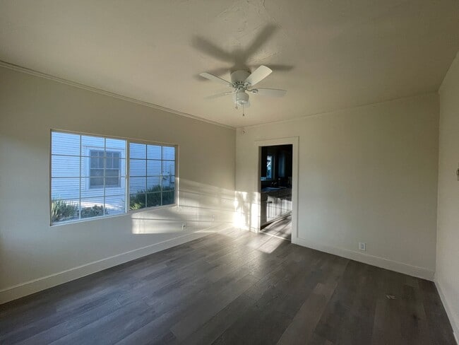 Foto del edificio - East Sac Bungalow Available!