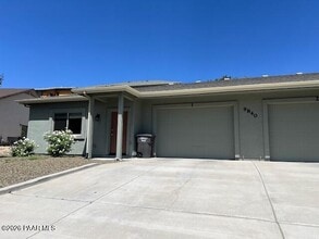 Building Photo - 9840 E Lakeshore Dr