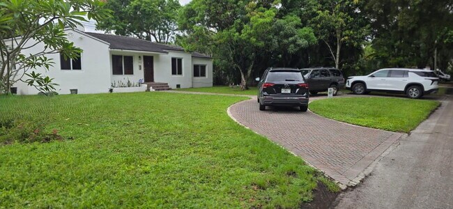 Foto del edificio - Northwest 98th Street, Miami Shores, FL 33150 - 3 BR 2 BA single-family home