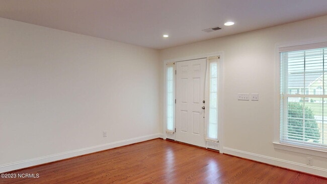 Building Photo - 202 Tidewater Dr