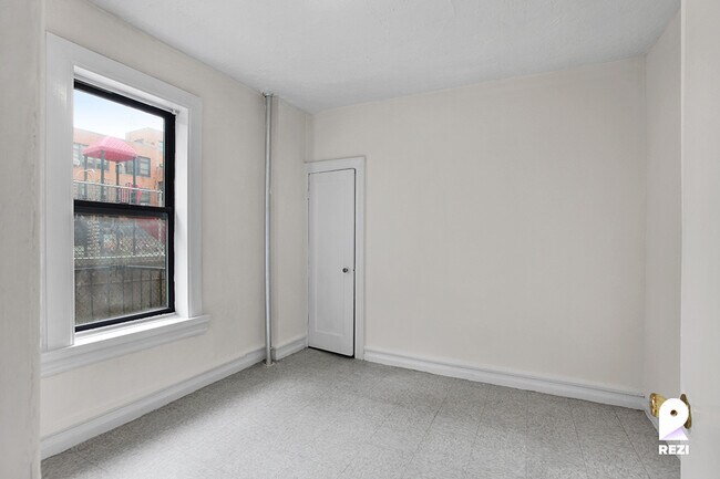 Foto del edificio - 502 E 189th St