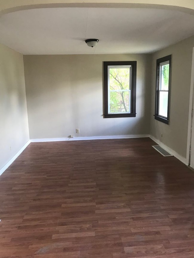Building Photo - 3 br, 1 bath House - 549 McClure Ave.