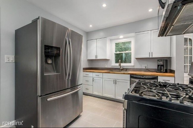 Foto del edificio - 3 br, 1.5 bath House - 696 E Beaumont Rd