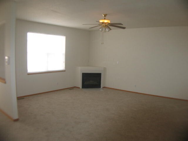 Building Photo - ALL PROSPECTIVE TENANTS MUST SUBMIT A $58 ...