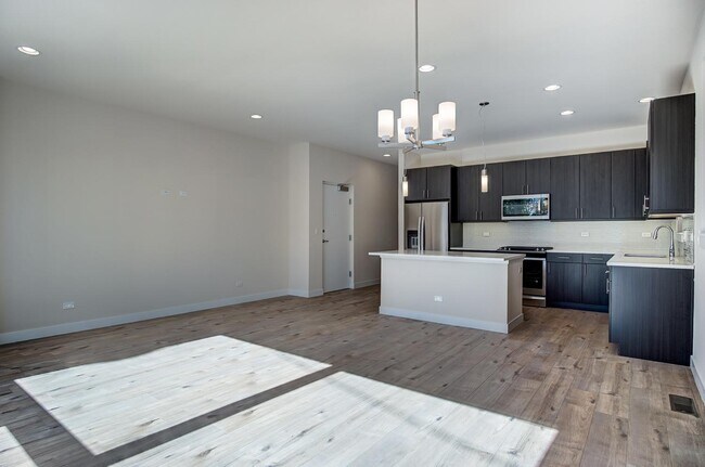 Foto del edificio - 2532 W Addison St
