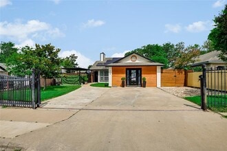 Building Photo - 4702 Crest Oak Rd