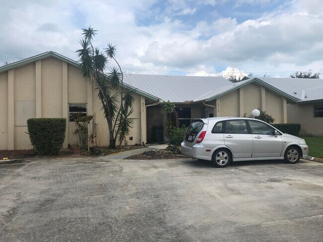 Foto del edificio - 8919 SE Hobe Ridge Ave