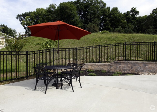 Outside Seating - Reserve at Paxton Creek