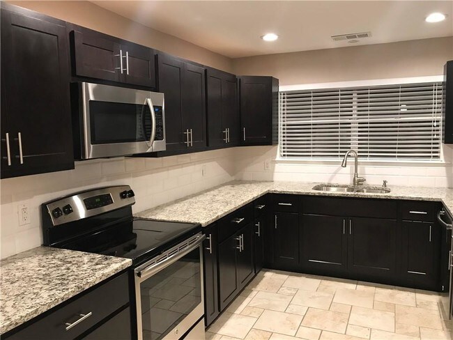 Building Photo - 1427 Summertime Ln